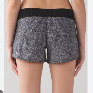 Lululemon - 12 - Women's Black and white patterned Tracker Shorts